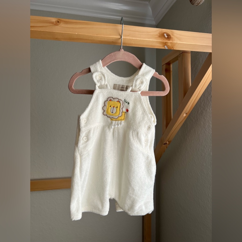 Little Rocha Adorable Baby Overalls With a Lion Appliqué Size 3-6 Months